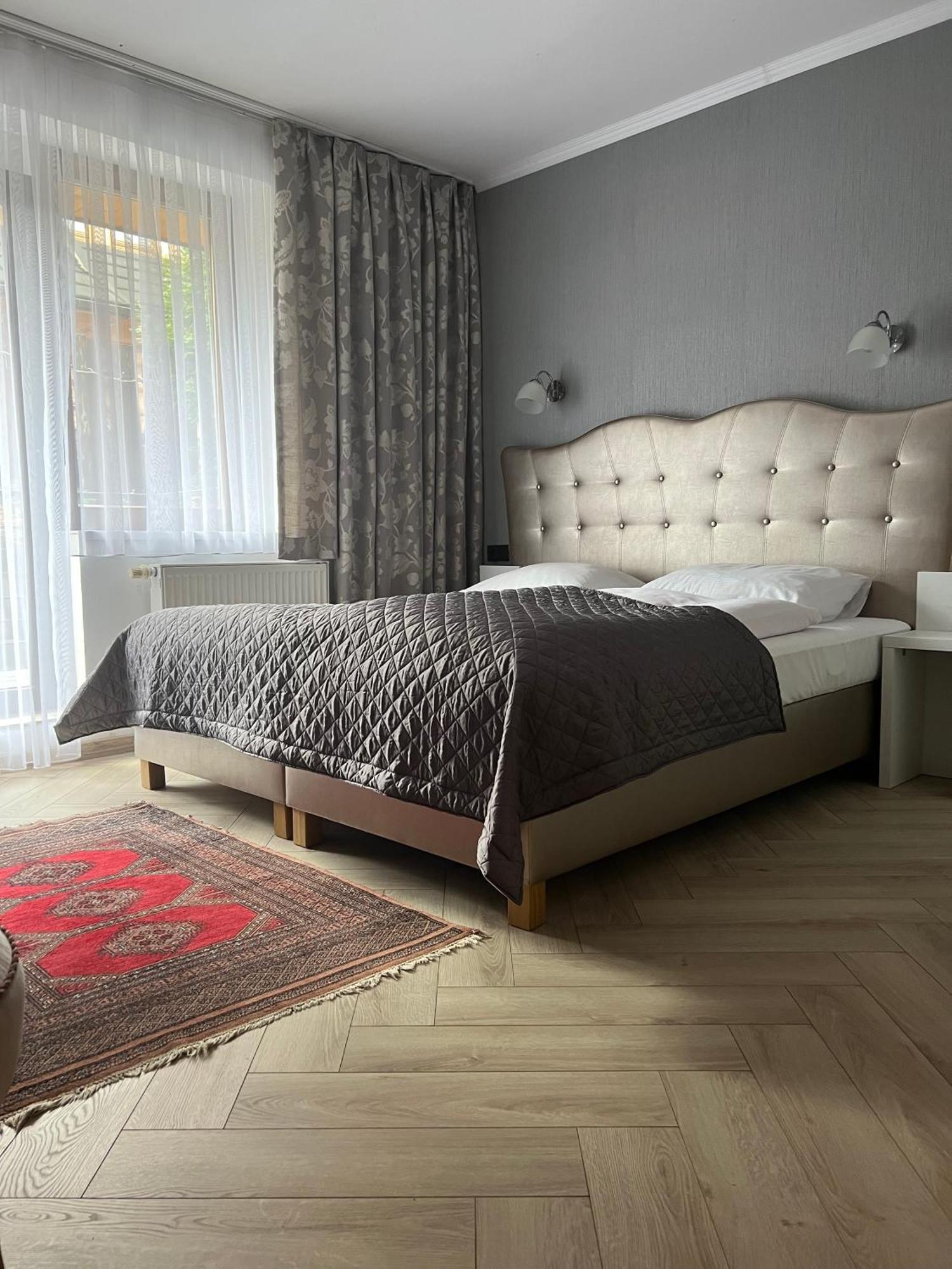 Double Room,1540799794:JPEG